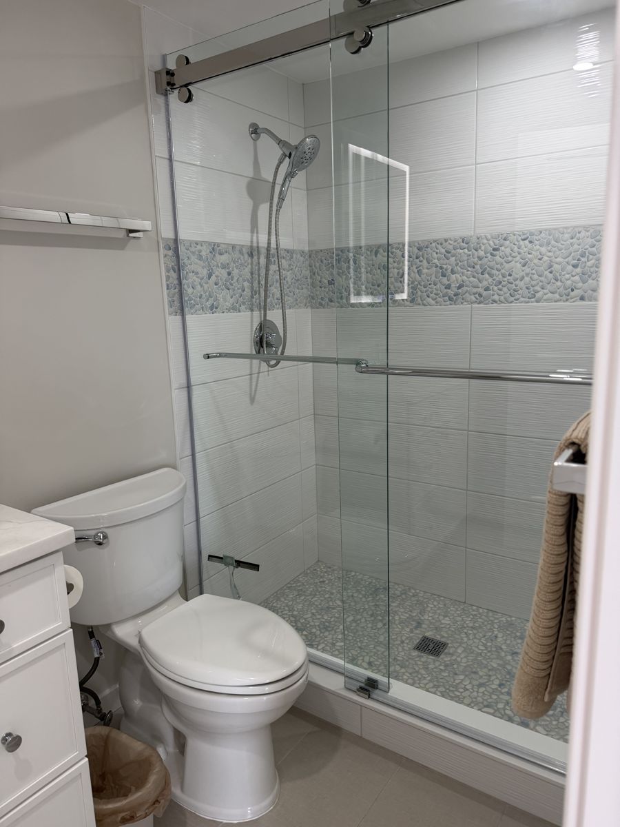 Full bathroom cleaned top to bottom