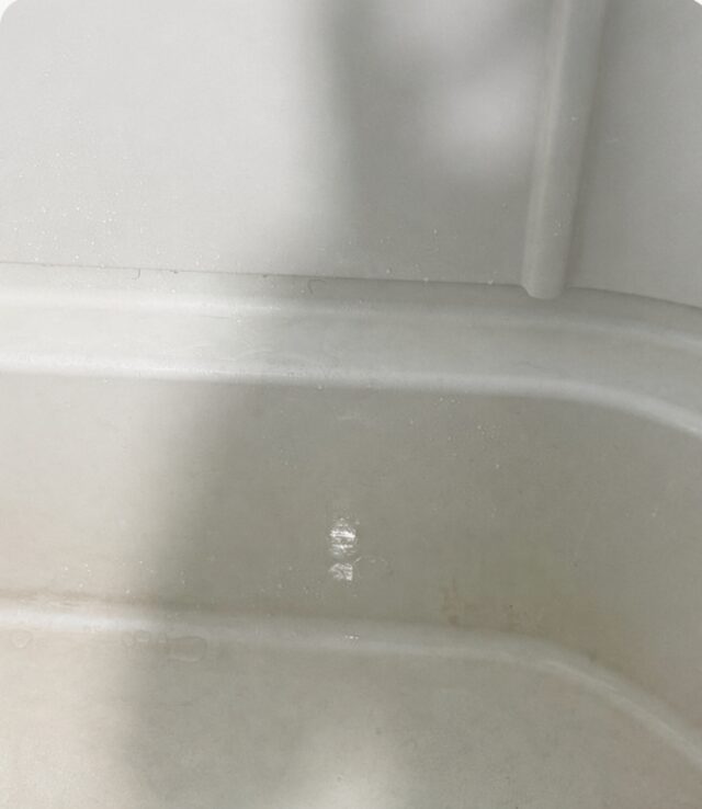 Tub with soap scum and stains before cleaning